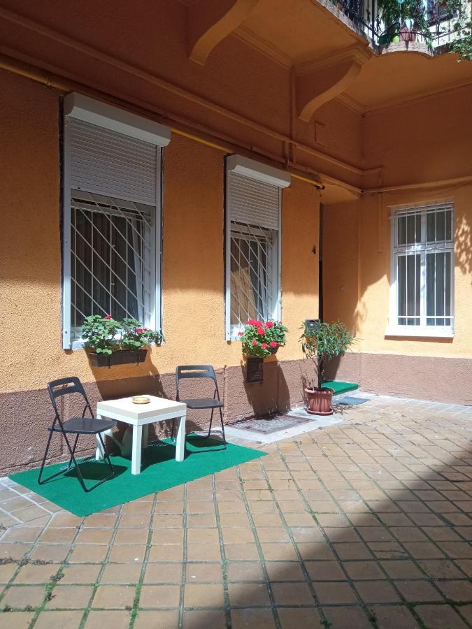 Free Parking Garage! Downtown Apartment Close To New York Cafe Budapest Kültér fotó