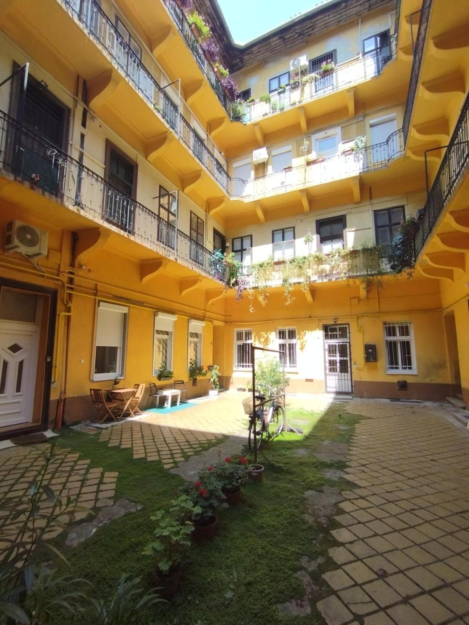 Free Parking Garage! Downtown Apartment Close To New York Cafe Budapest Kültér fotó