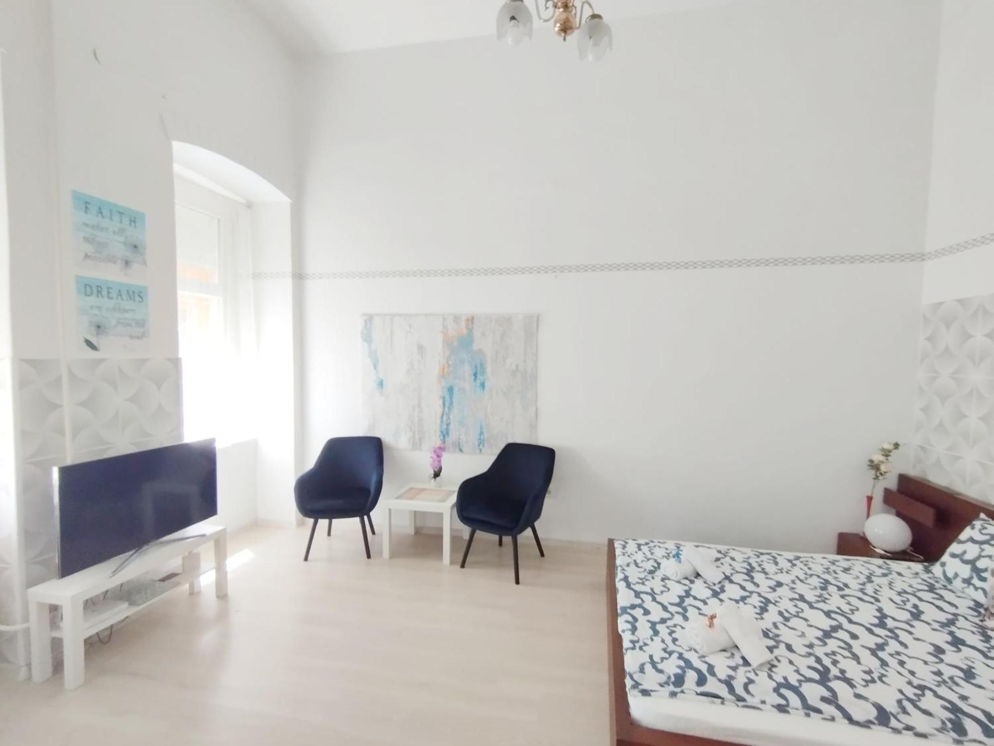Free Parking Garage! Downtown Apartment Close To New York Cafe Budapest Kültér fotó